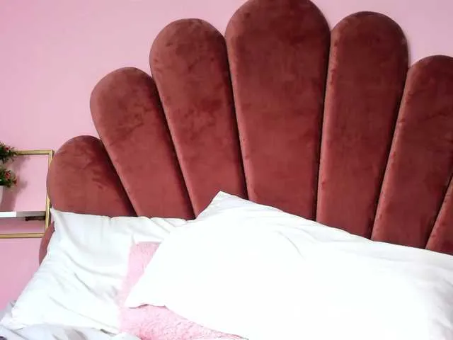 Live sex webcam photo for RAYLETHOMPSOM #271927293