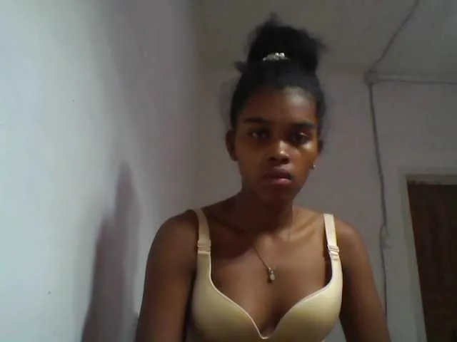 Live sex webcam photo for RAZANAJAZA #275828755