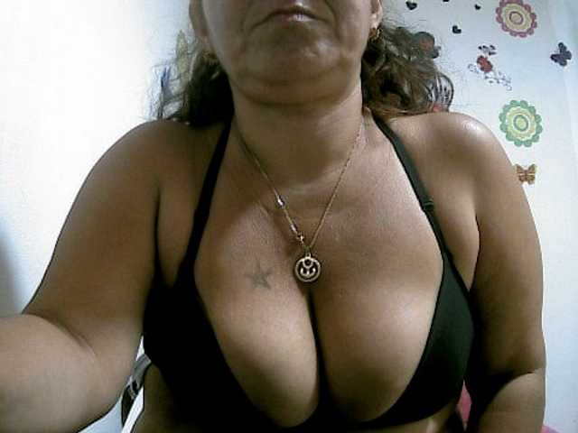 Live sex webcam photo for REBECAHOT42 #272376270