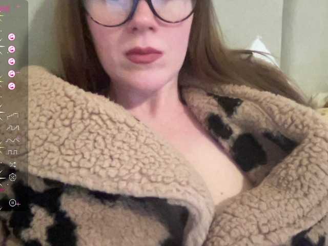 Live sex webcam photo for REDHEADROSIE #277348386