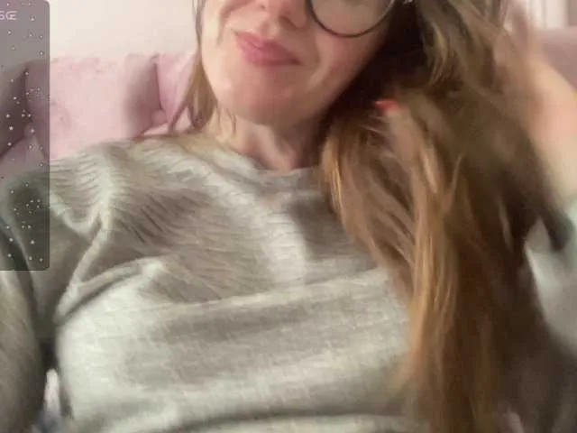 Live sex webcam photo for REDHEADROSIE #277751059