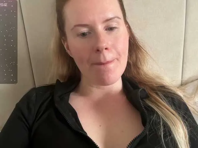 Live sex webcam photo for REDHEADROSIE #290446737