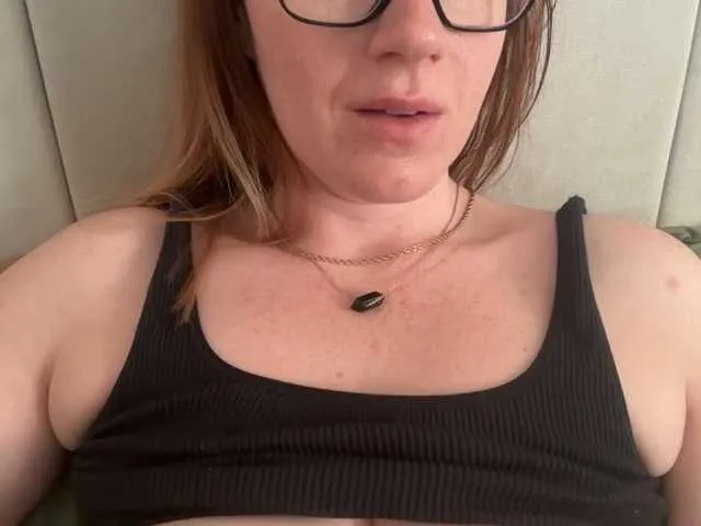 Live sex webcam photo for REDHEADROSIE #291075985