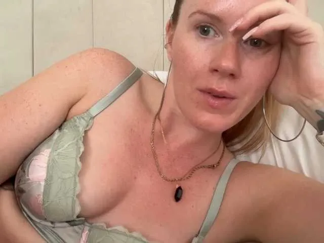 Live sex webcam photo for REDHEADROSIE #291446908