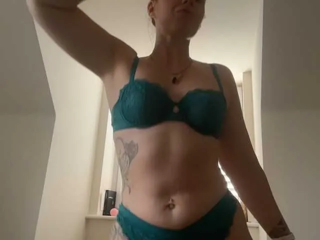 Live sex webcam photo for REDHEADROSIE #291615911