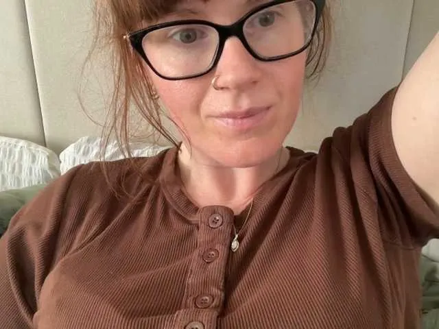 Live sex webcam photo for REDHEADROSIE #294196541