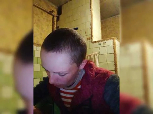 Live sex webcam photo for REPTILIAY #273478439