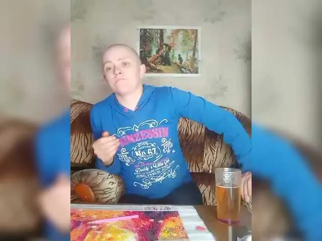 Live sex webcam photo for REPTILIAY #290381429