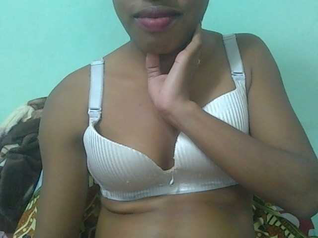 Live sex webcam photo for ROCHELLE1 #278102776