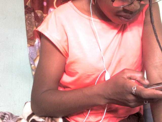 Live sex webcam photo for ROCHELLE1 #284732119