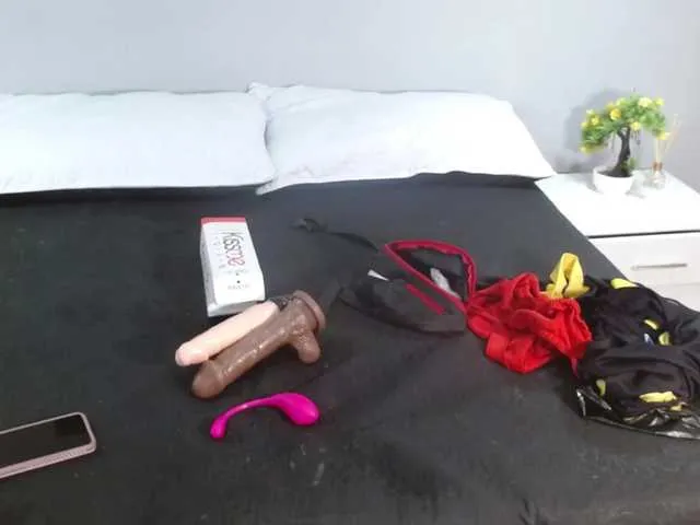 Live sex webcam photo for ROOSGONZALEX #272609326