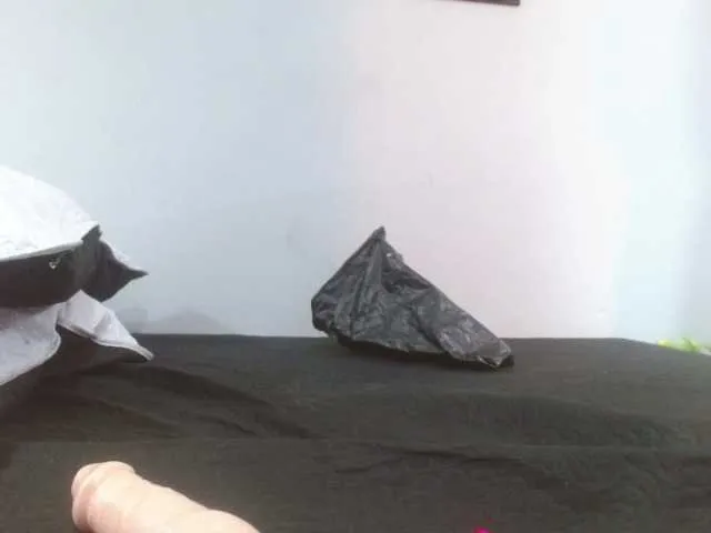 Live sex webcam photo for ROOSGONZALEX #272878467