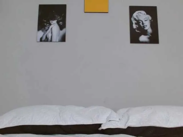 Live sex webcam photo for ROOSGONZALEX #272939320