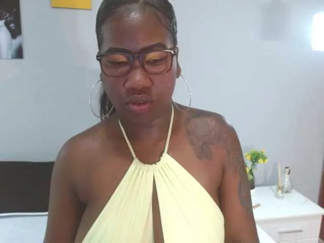 Live sex webcam photo for ROOSGONZALEX #273101519