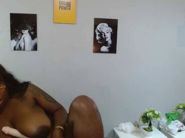 Live sex webcam photo for ROOSGONZALEX #273731733