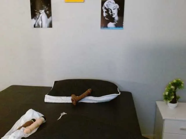 Live sex webcam photo for ROOSGONZALEX #273826463