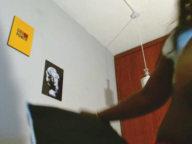 Live sex webcam photo for ROOSGONZALEX #274414446