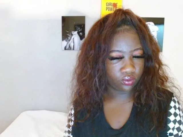 Live sex webcam photo for ROOSGONZALEX #275070087