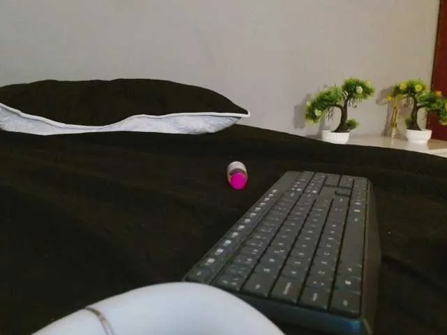 Live sex webcam photo for ROOSGONZALEX #275306342