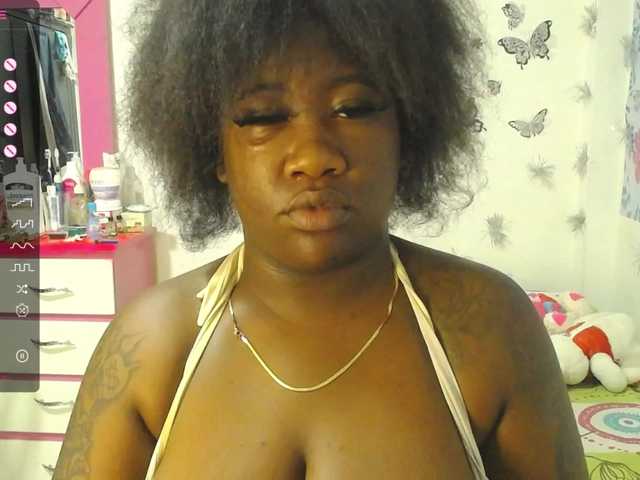 Live sex webcam photo for ROOSGONZALEX #276555190