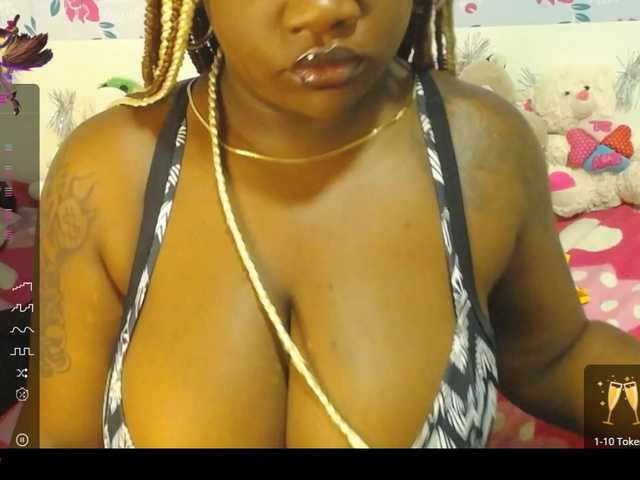 Live sex webcam photo for ROOSGONZALEX #276582765