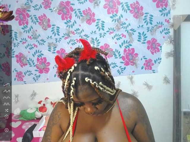 Live sex webcam photo for ROOSGONZALEX #276609685