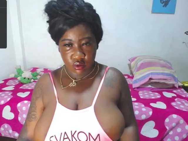 Live sex webcam photo for ROOSGONZALEX #277524575