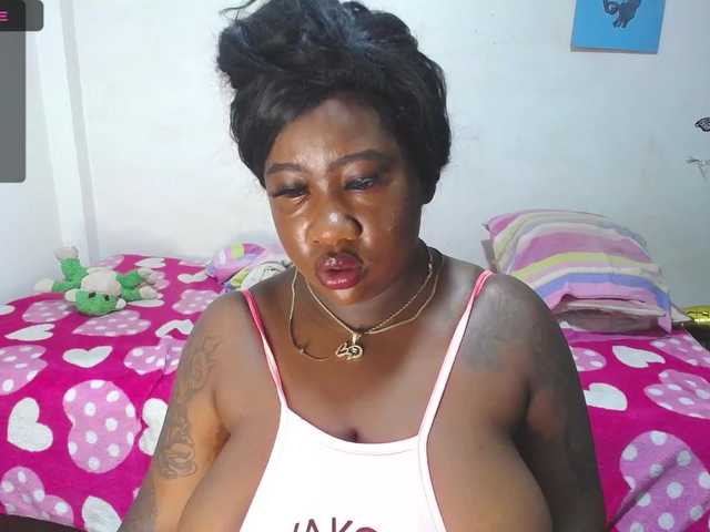 Live sex webcam photo for ROOSGONZALEX #277627620