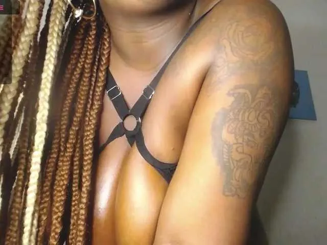 Live sex webcam photo for ROOSGONZALEX #277995067