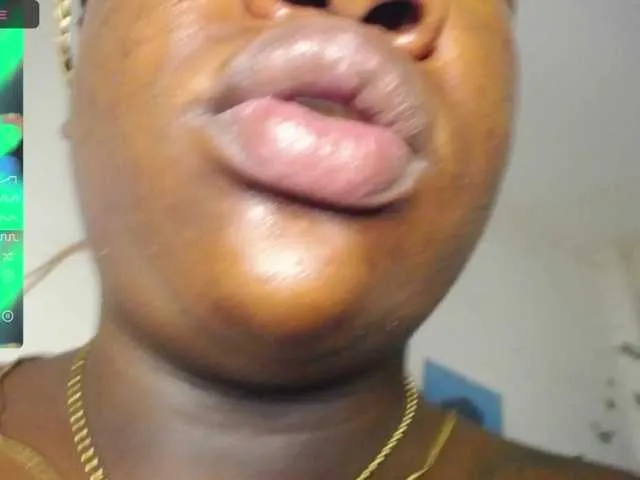 Live sex webcam photo for ROOSGONZALEX #289356181