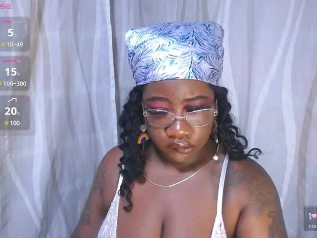 Live sex webcam photo for ROOSGONZALEX #291294641