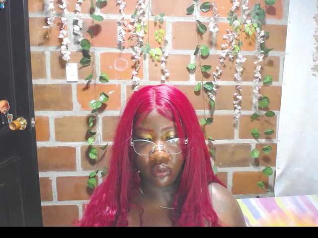 Live sex webcam photo for ROOSGONZALEX #291728028