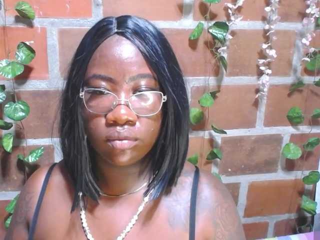 Live sex webcam photo for ROOSGONZALEX #291911107