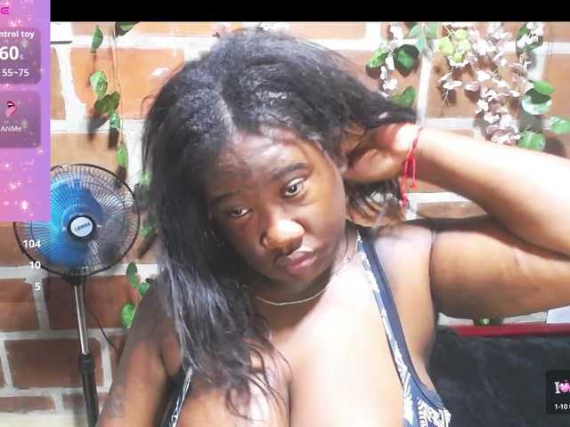 Live sex webcam photo for ROOSGONZALEX #291929939