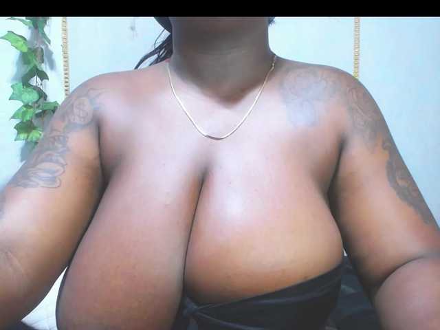 Live sex webcam photo for ROOSGONZALEX #292043282