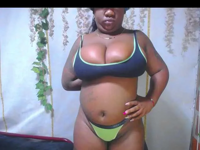 Live sex webcam photo for ROOSGONZALEX #292048161