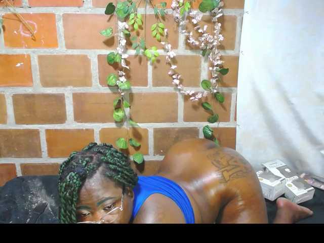 Live sex webcam photo for ROOSGONZALEX #292237248