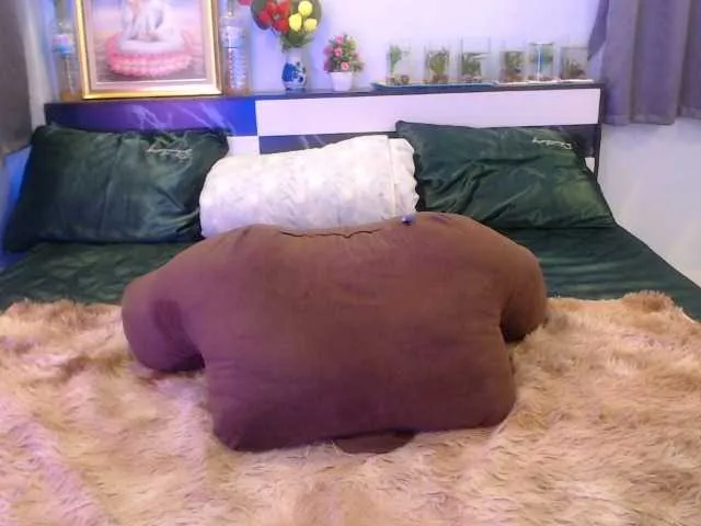 Live sex webcam photo for ROSEESY #272499543