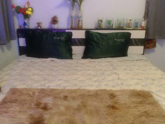 Live sex webcam photo for ROSEESY #273116761