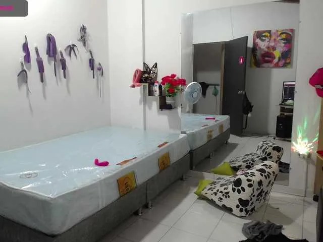 Live sex webcam photo for ROUUSSEE #273009395