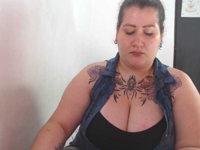 Live sex webcam photo for ROXXAN911 #271831871