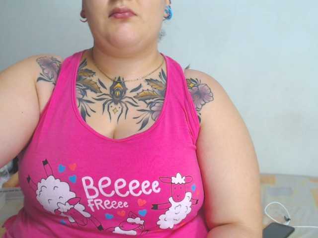 Live sex webcam photo for ROXXAN911 #272625505