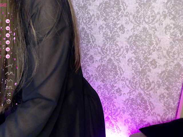 Live sex webcam photo for ROXXXY777 #277585949