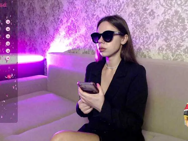 Live sex webcam photo for ROXXXY777 #277847421