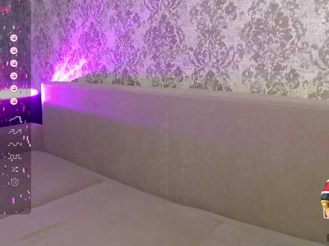 Live sex webcam photo for ROXXXY777 #277889869