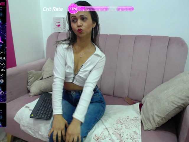 Live sex webcam photo for Raachelll-- #275689152