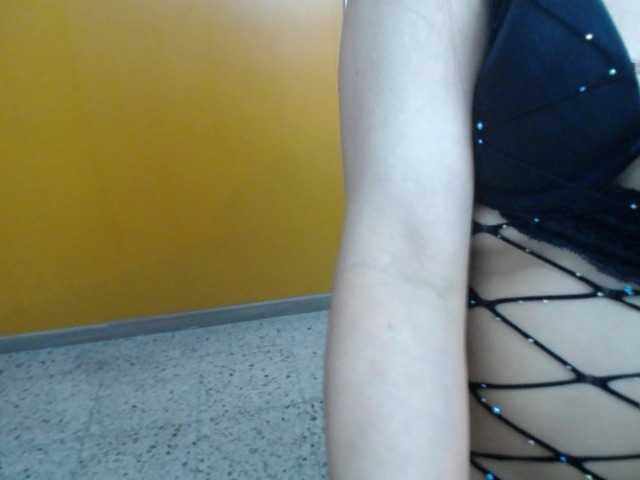 Live sex webcam photo for Raachelll-- #276479877