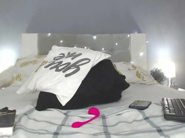 Live sex webcam photo for RacheelPierce #272057581