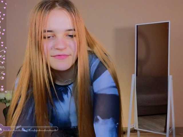 Live sex webcam photo for RachelMevis000 #276579461