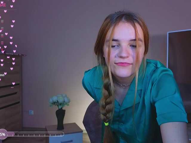 Live sex webcam photo for RachelMevis000 #276586907